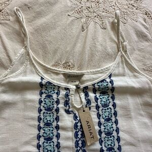 Ariat NWT Embroidered “Statement Tank”